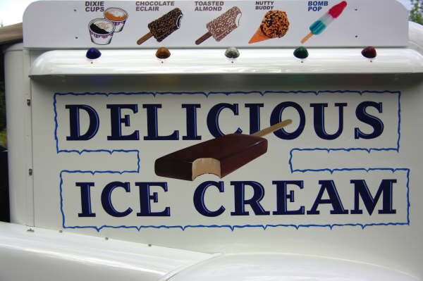 delicious-ice-cream-logo