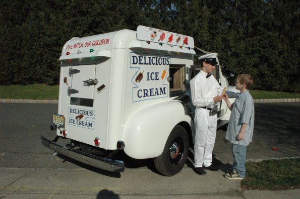 Chris_as_ice_cream_man2